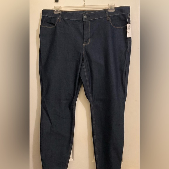 Old Navy Super Skinny Short Jeans (Stretchy) - Picture 2 of 4